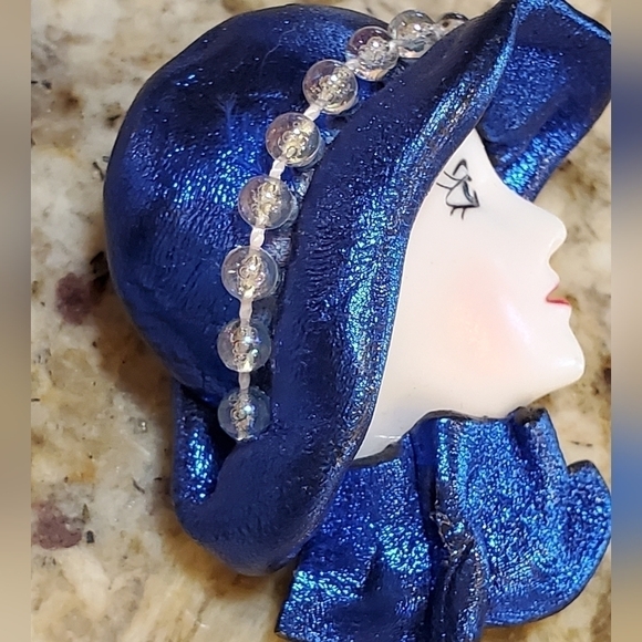 VINTAGE 1980S LADY HEAD FACE BROOCH PIN FASHION COSTUME JEWELRY METALLIC BLUE - Picture 3 of 8